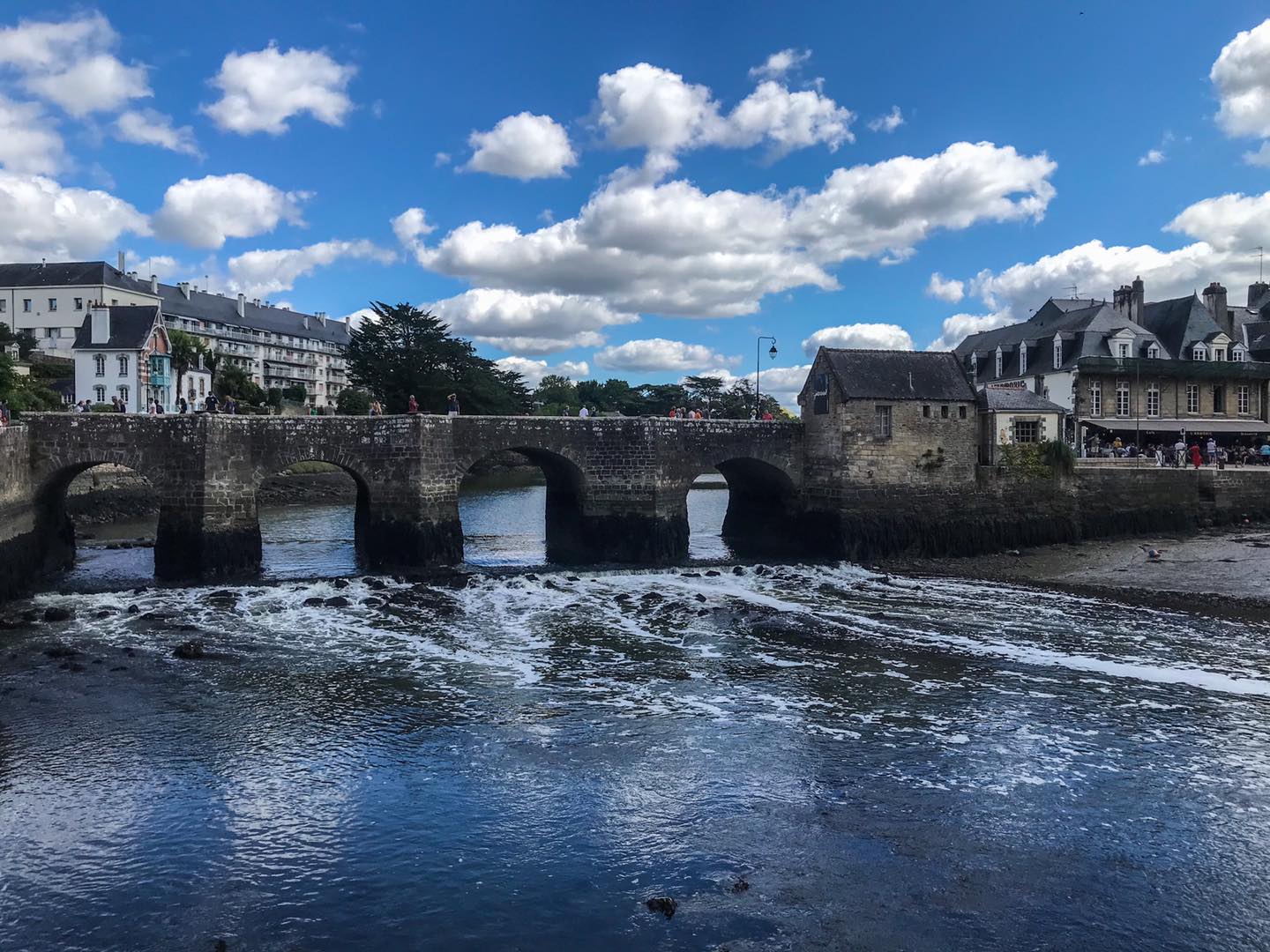 port st gosutan auray