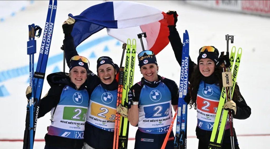Biathlon : Les Bleues écrivent l'histoire en devenant championnes du monde du relais pour la première fois